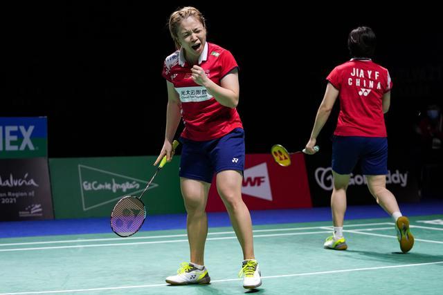  尼姆主场气势如虹，球迷助威激发球员超常发挥