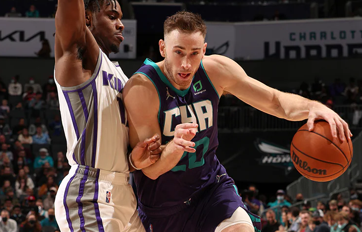  国王福克斯关键抢断锁定胜局胜爵士